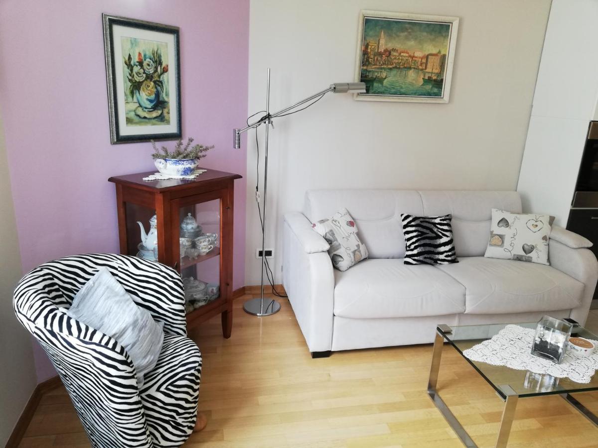 Near Beach Apartment Reno With Private Parking Split Exterior photo