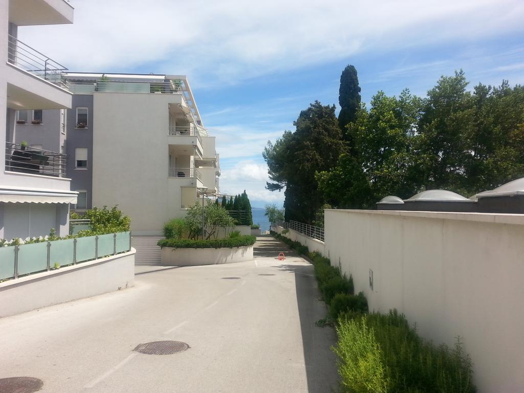 Near Beach Apartment Reno With Private Parking Split Exterior photo
