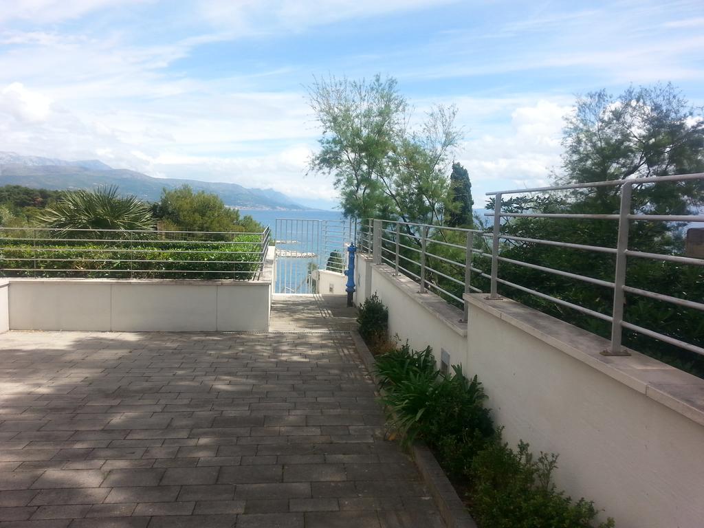 Near Beach Apartment Reno With Private Parking Split Exterior photo